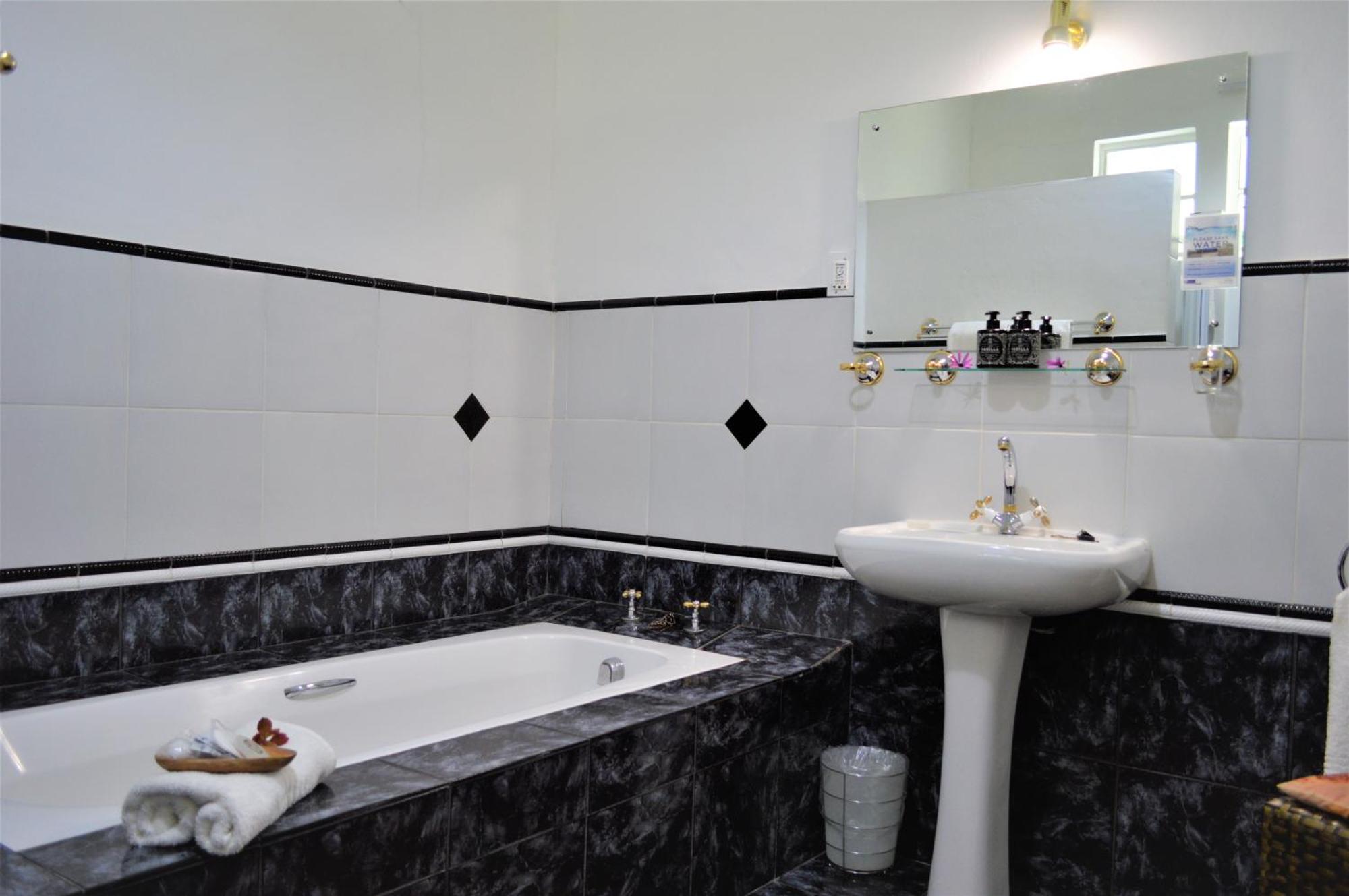 オーツホーン Adley House Bed & Breakfast エクステリア 写真