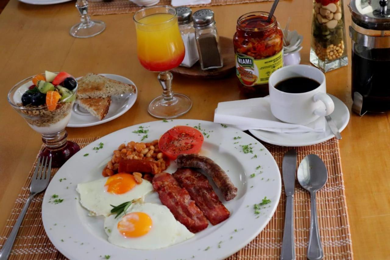 オーツホーン Adley House Bed & Breakfast エクステリア 写真