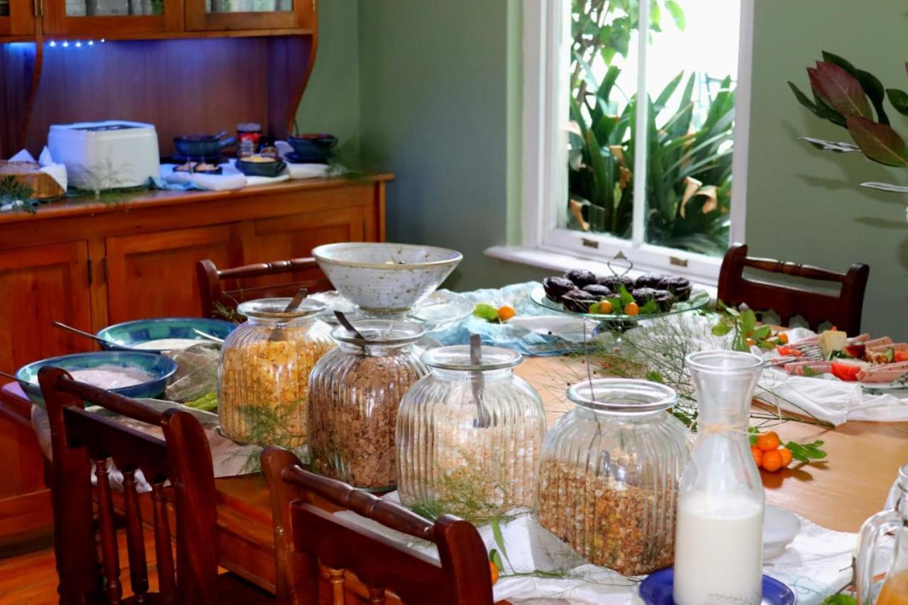 オーツホーン Adley House Bed & Breakfast エクステリア 写真