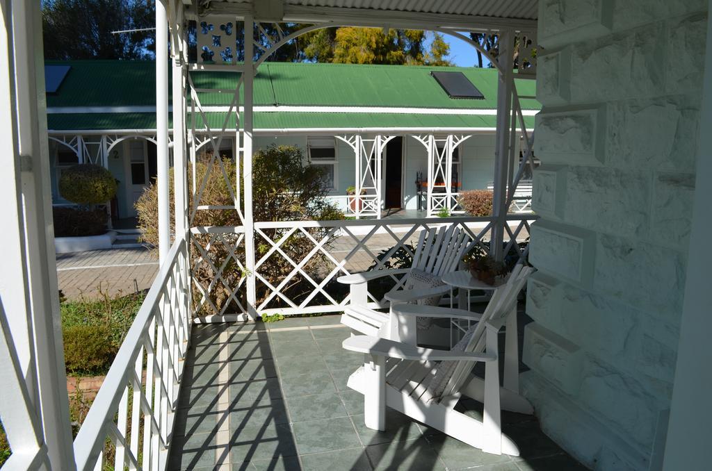 オーツホーン Adley House Bed & Breakfast エクステリア 写真