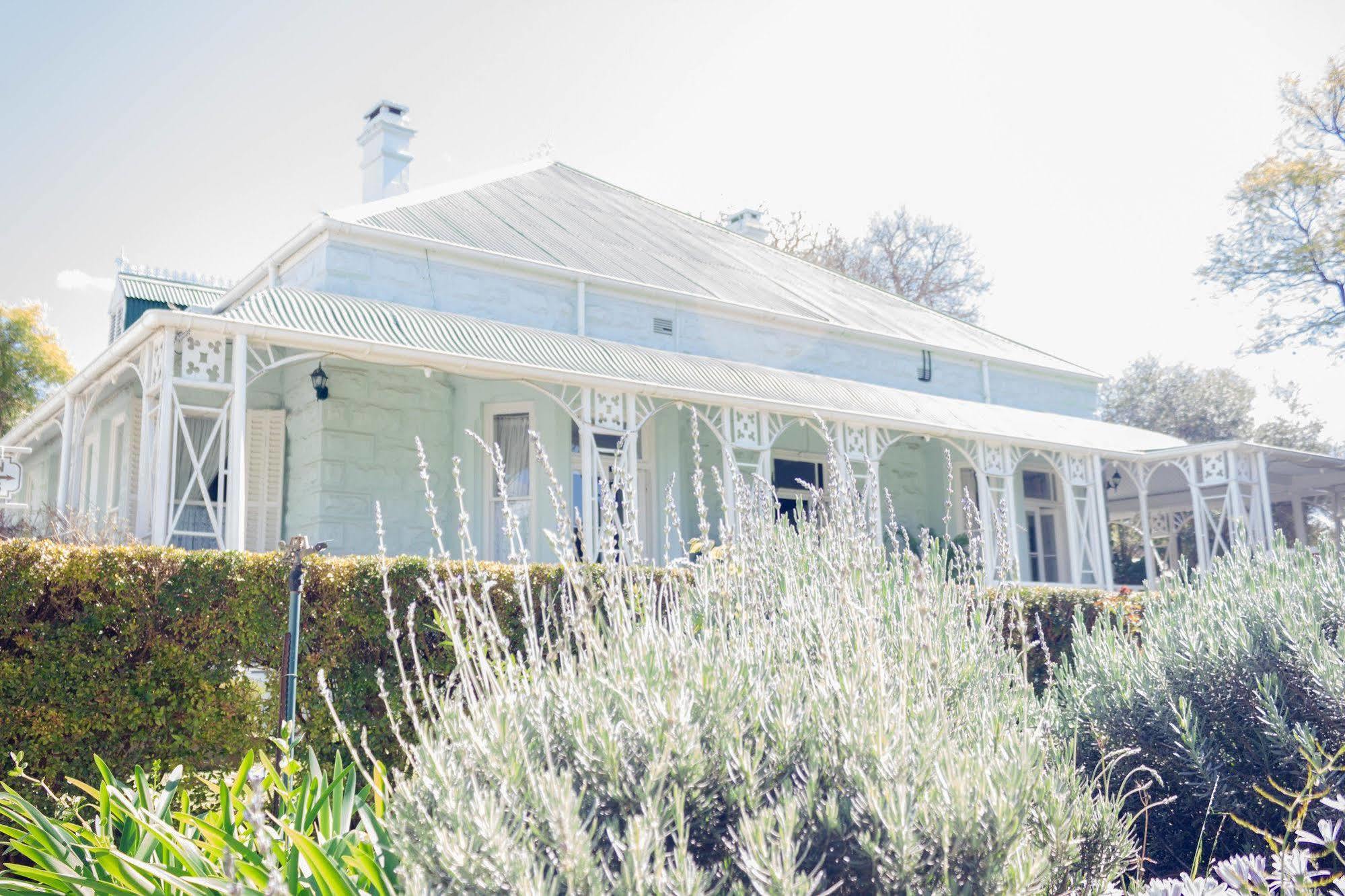 オーツホーン Adley House Bed & Breakfast エクステリア 写真