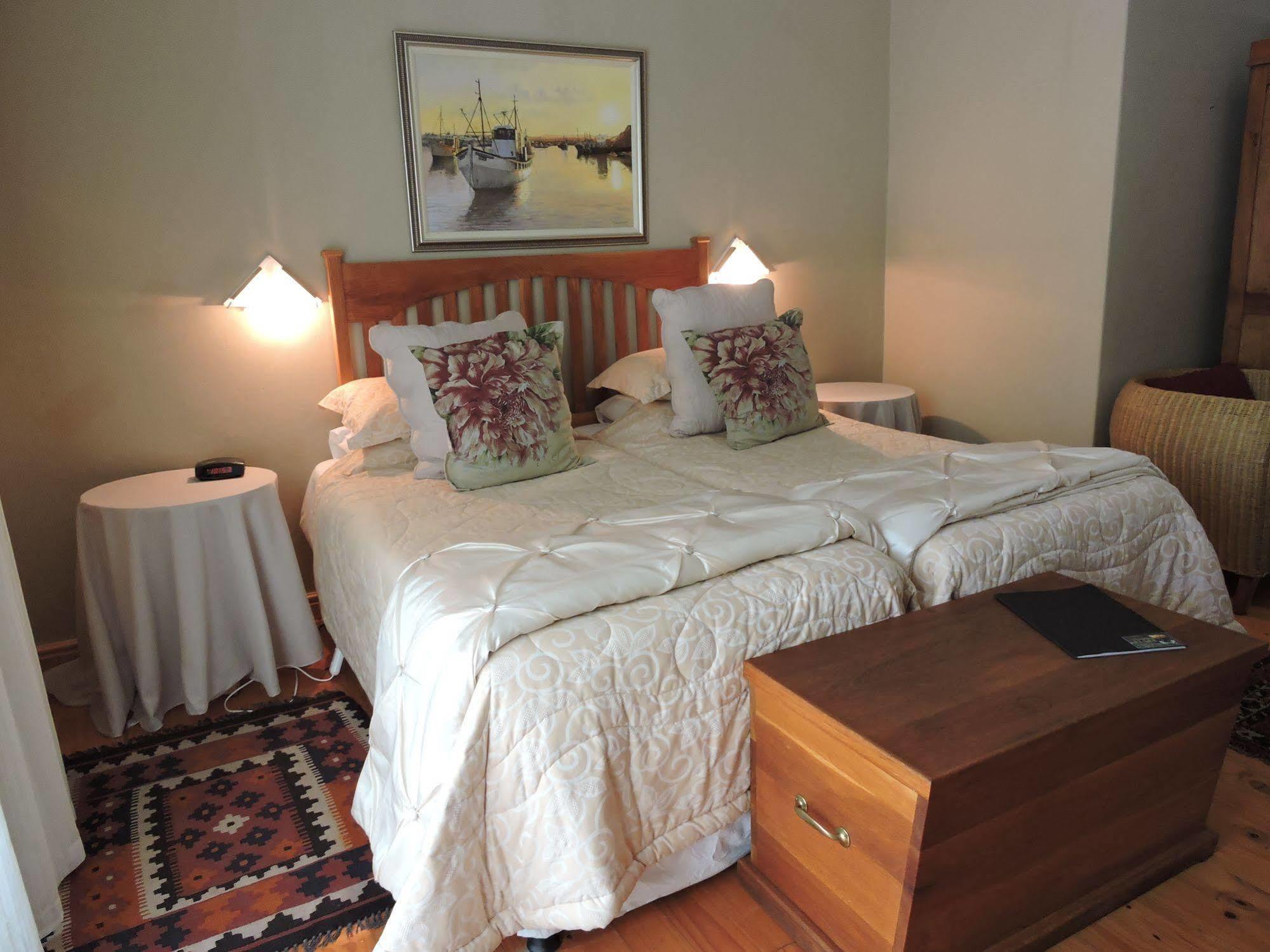 オーツホーン Adley House Bed & Breakfast エクステリア 写真