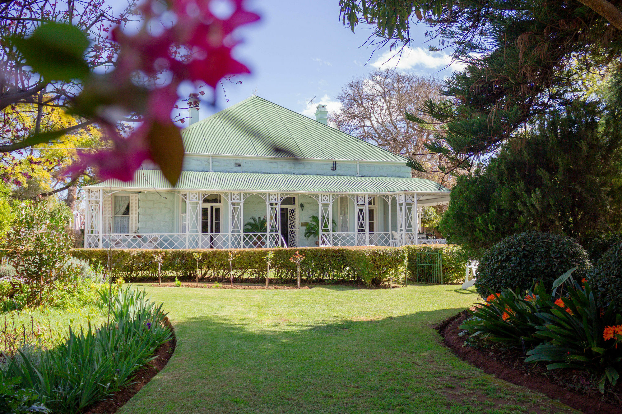 オーツホーン Adley House Bed & Breakfast エクステリア 写真