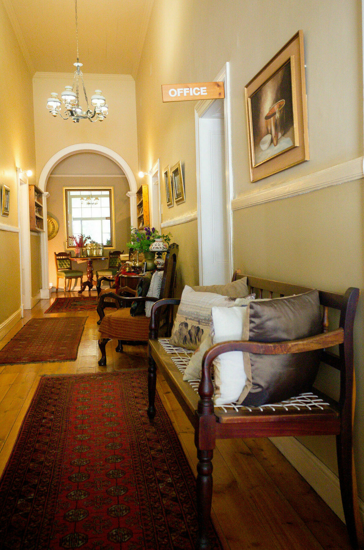 オーツホーン Adley House Bed & Breakfast エクステリア 写真