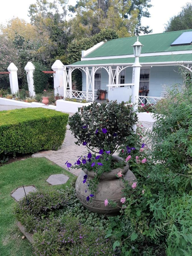 オーツホーン Adley House Bed & Breakfast エクステリア 写真